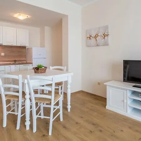 מלון דירות Gardenia Palace פומורי