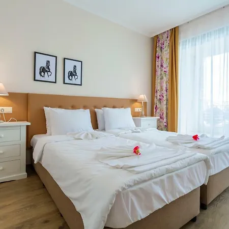 Gardenia Palace 3* פומורי