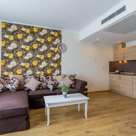 Gardenia Palace מלון דירות 3*